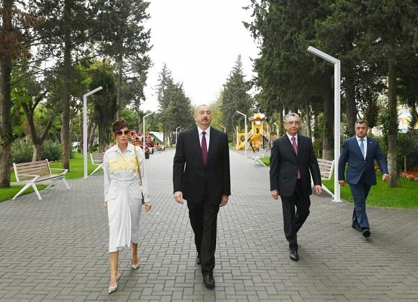 İlham Əliyev və xanımı Atatürk parkında 